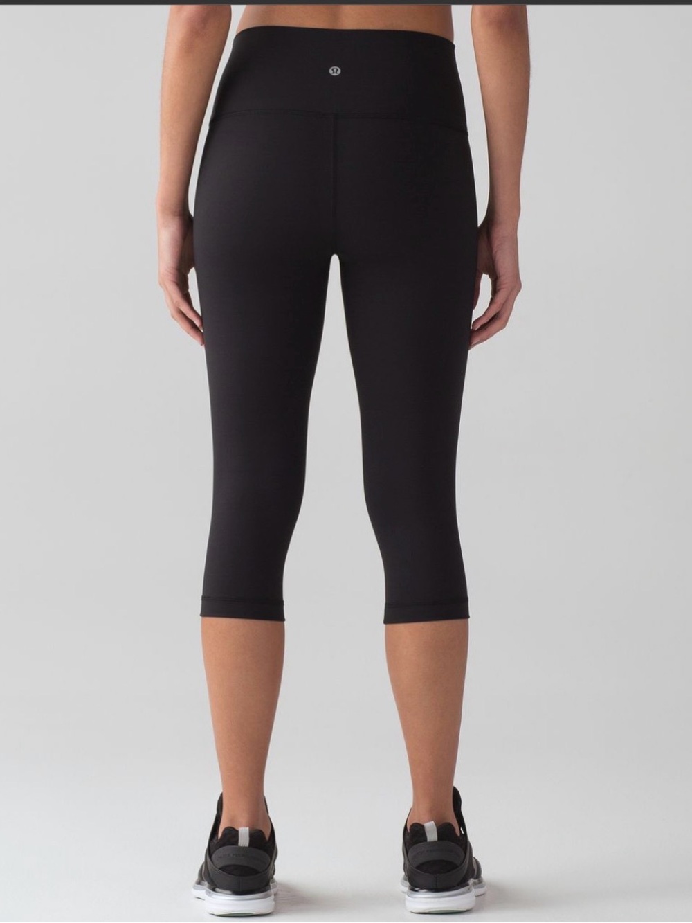 Lululemon Wunder Under Hi-Rise 1/2 Tight size 4